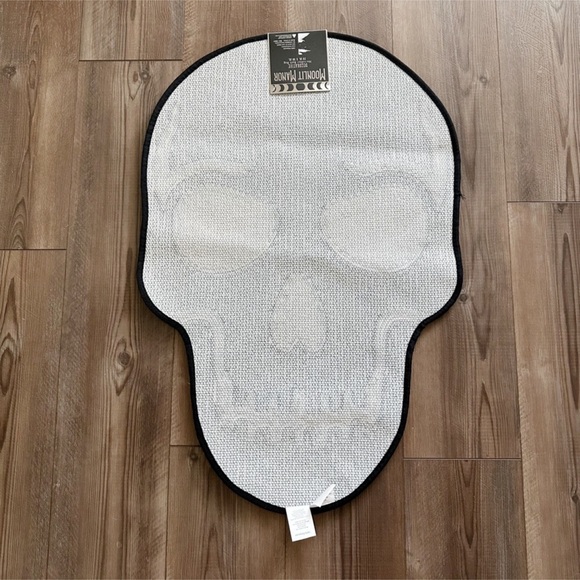 Skull Bath Rug - Picture 2 of 7